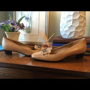 Ferragamo tan shoes, short heel 9B